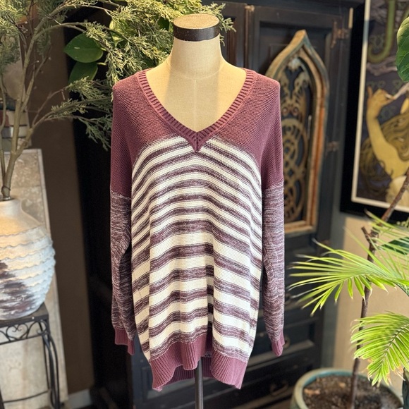 Urban Outfitters oversized slouchy v-neck stripped sweater - Picture 2 of 16